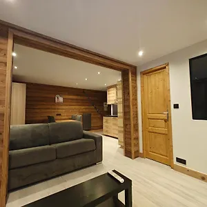 https://chez-carole-et-arnaud.hotels-rhonealpes.com